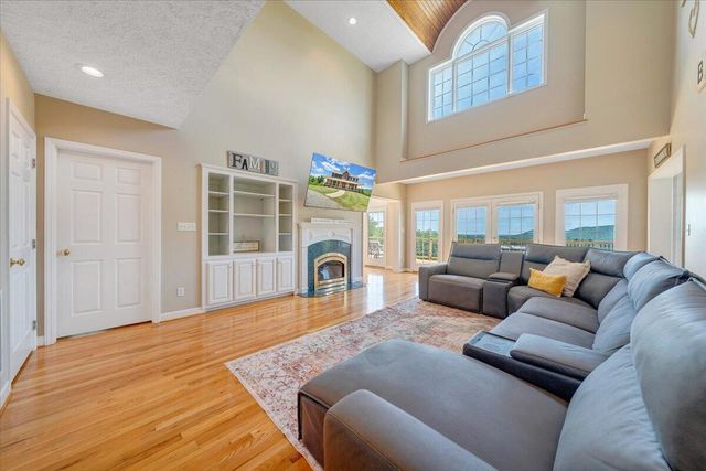1615 Turkeycock LN, Penhook, VA 24137