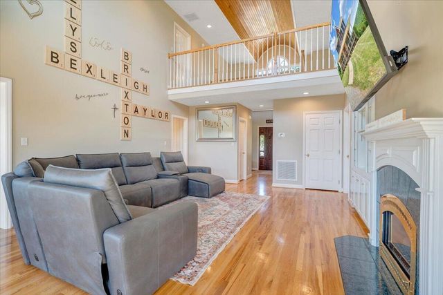 1615 Turkeycock LN, Penhook, VA 24137