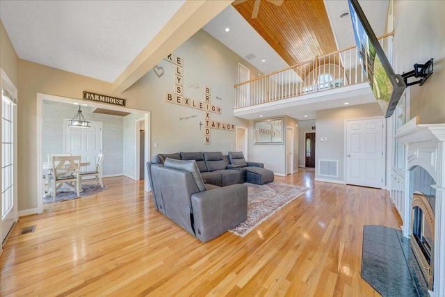 1615 Turkeycock LN, Penhook, VA 24137