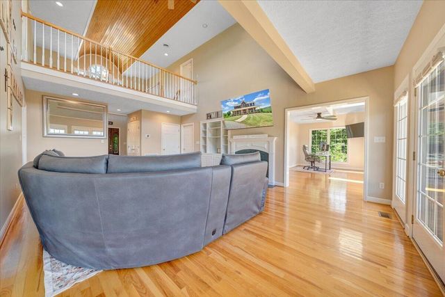1615 Turkeycock LN, Penhook, VA 24137