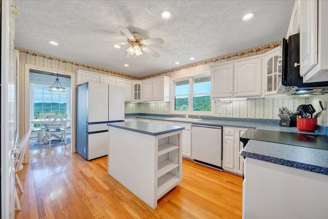 1615 Turkeycock LN, Penhook, VA 24137