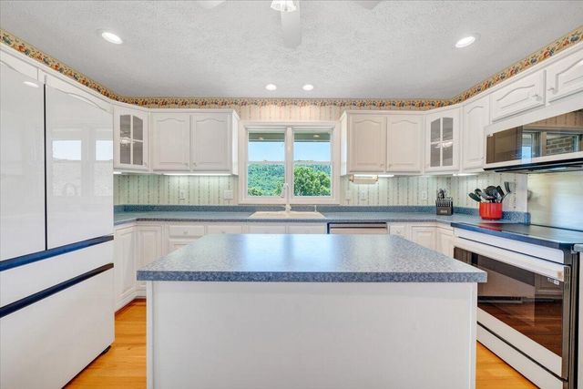 1615 Turkeycock LN, Penhook, VA 24137
