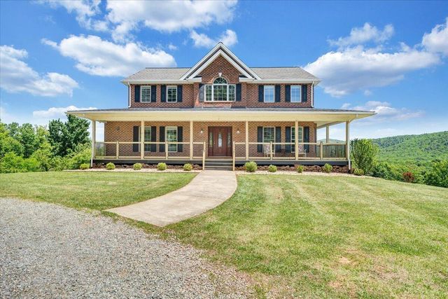 1615 Turkeycock LN, Penhook, VA 24137