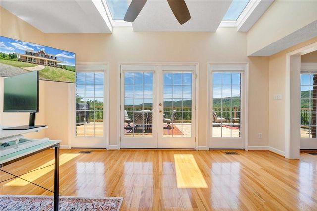 1615 Turkeycock LN, Penhook, VA 24137