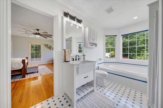 1615 Turkeycock LN, Penhook, VA 24137