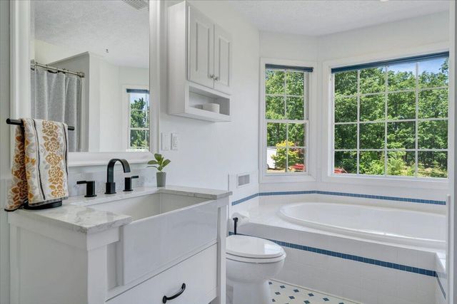 1615 Turkeycock LN, Penhook, VA 24137