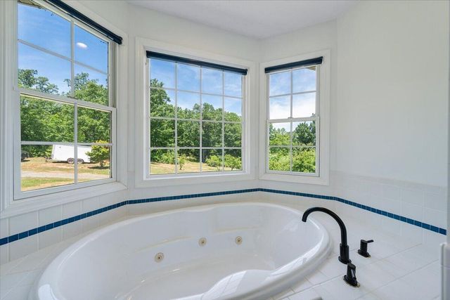 1615 Turkeycock LN, Penhook, VA 24137
