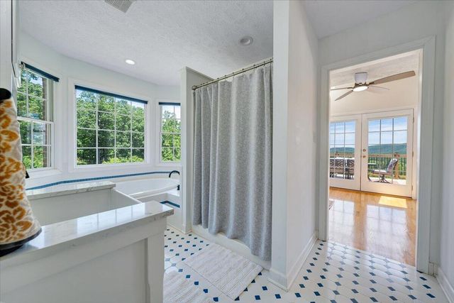 1615 Turkeycock LN, Penhook, VA 24137