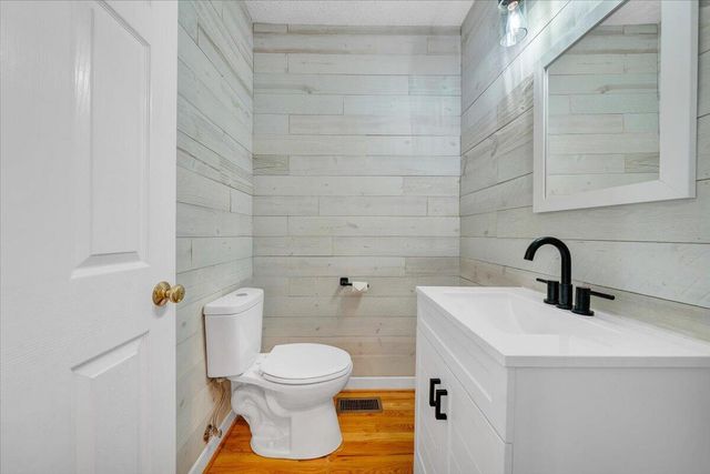 1615 Turkeycock LN, Penhook, VA 24137