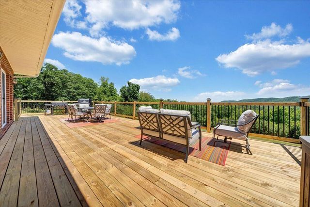 1615 Turkeycock LN, Penhook, VA 24137