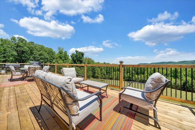1615 Turkeycock LN, Penhook, VA 24137