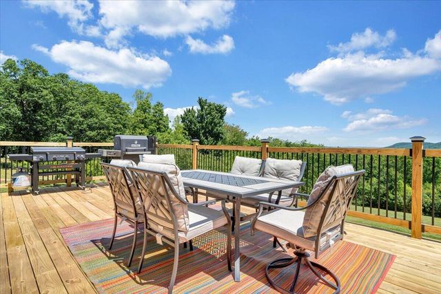 1615 Turkeycock LN, Penhook, VA 24137