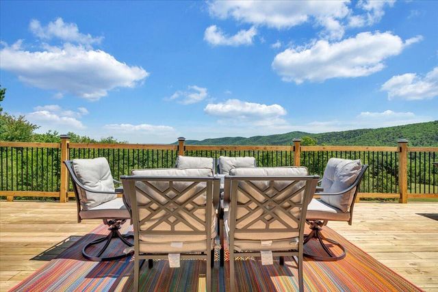 1615 Turkeycock LN, Penhook, VA 24137