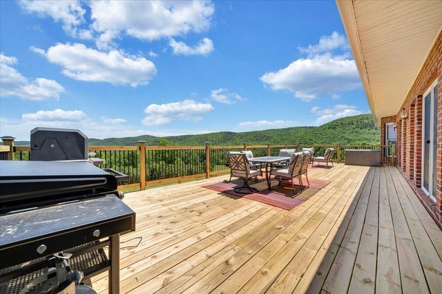 1615 Turkeycock LN, Penhook, VA 24137