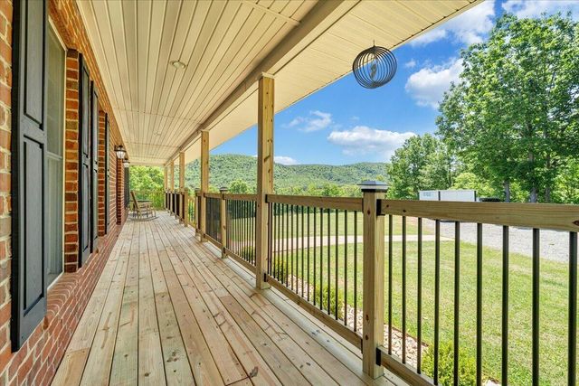 1615 Turkeycock LN, Penhook, VA 24137