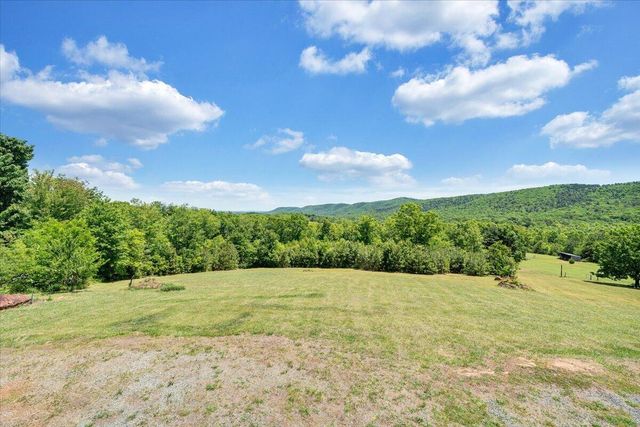 1615 Turkeycock LN, Penhook, VA 24137