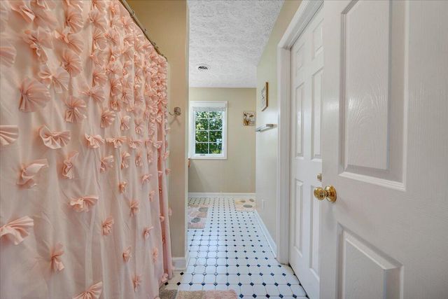1615 Turkeycock LN, Penhook, VA 24137