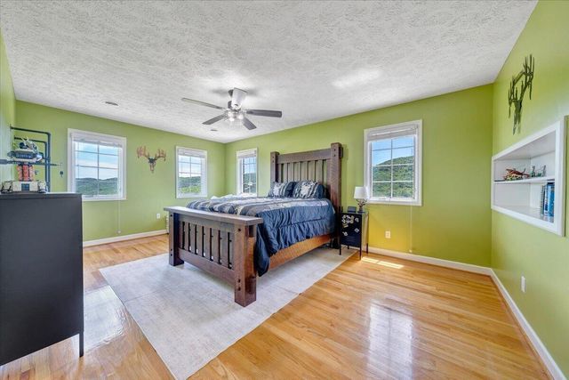 1615 Turkeycock LN, Penhook, VA 24137