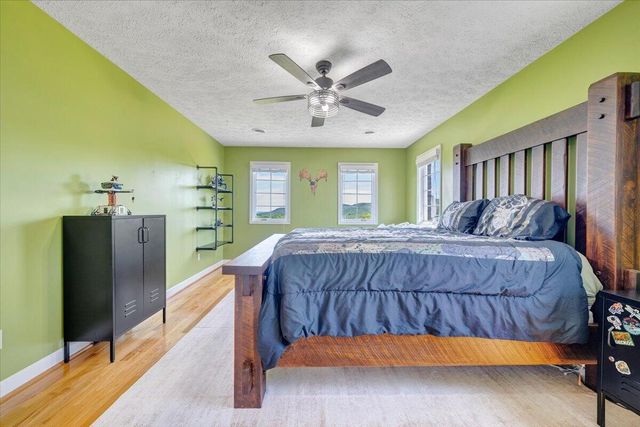 1615 Turkeycock LN, Penhook, VA 24137