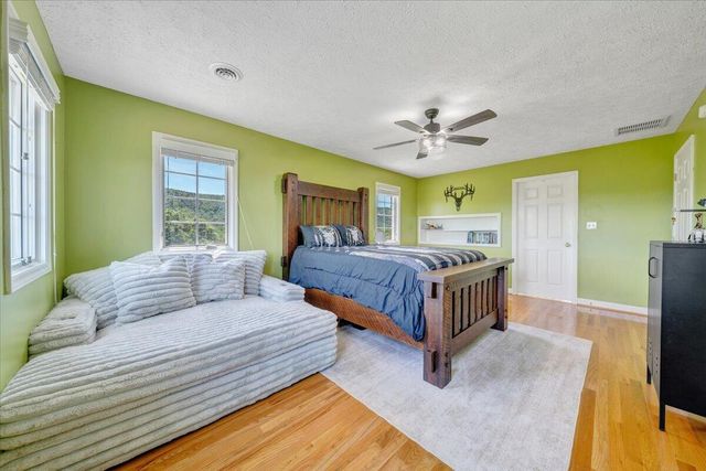 1615 Turkeycock LN, Penhook, VA 24137
