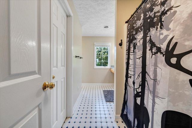 1615 Turkeycock LN, Penhook, VA 24137
