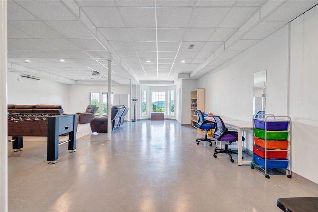 1615 Turkeycock LN, Penhook, VA 24137