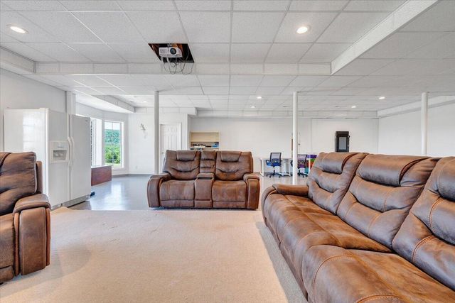 1615 Turkeycock LN, Penhook, VA 24137
