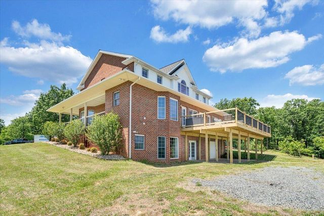 1615 Turkeycock LN, Penhook, VA 24137