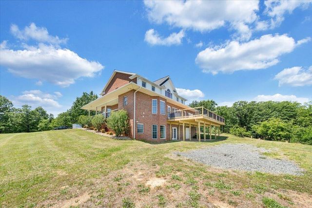 1615 Turkeycock LN, Penhook, VA 24137