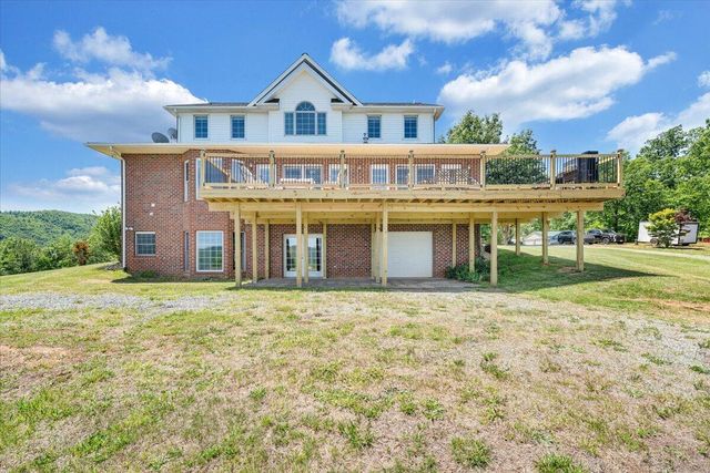 1615 Turkeycock LN, Penhook, VA 24137