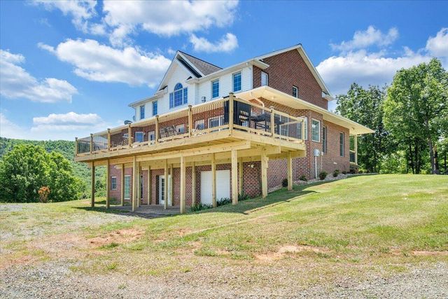 1615 Turkeycock LN, Penhook, VA 24137