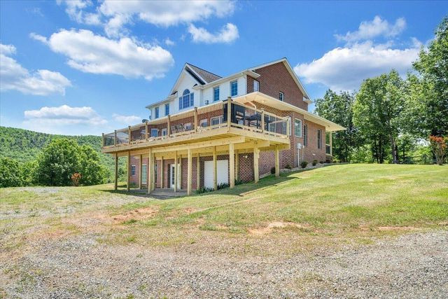 1615 Turkeycock LN, Penhook, VA 24137