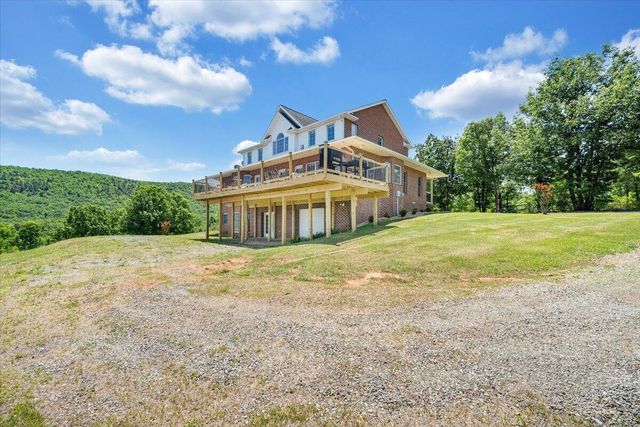 1615 Turkeycock LN, Penhook, VA 24137