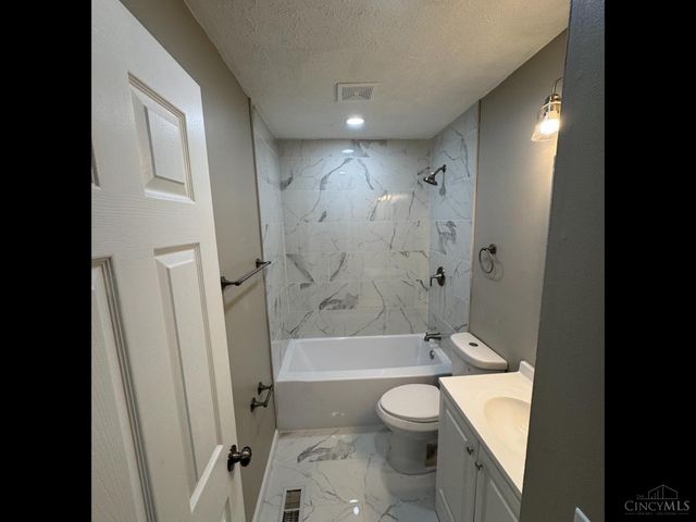 107 Melanee Drive, Oxford, OH 45056