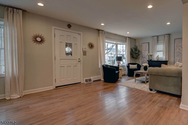 347 W Passaic Ave, Rutherford Boro, NJ 07070