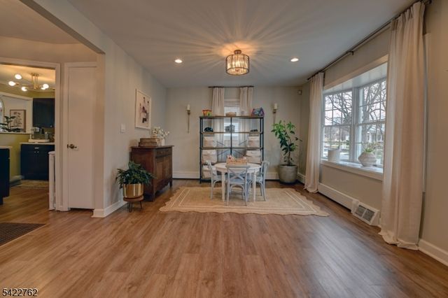 347 W Passaic Ave, Rutherford Boro, NJ 07070