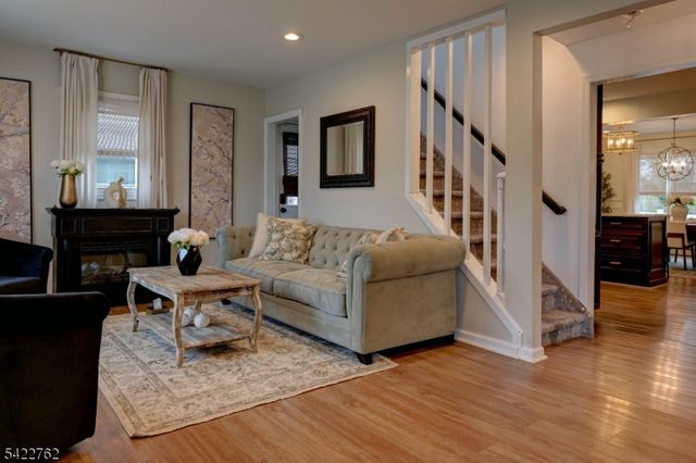 347 W Passaic Ave, Rutherford Boro, NJ 07070