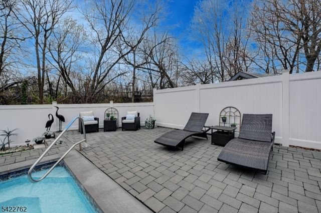 347 W Passaic Ave, Rutherford Boro, NJ 07070