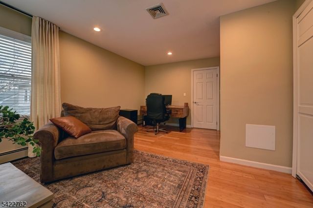 347 W Passaic Ave, Rutherford Boro, NJ 07070