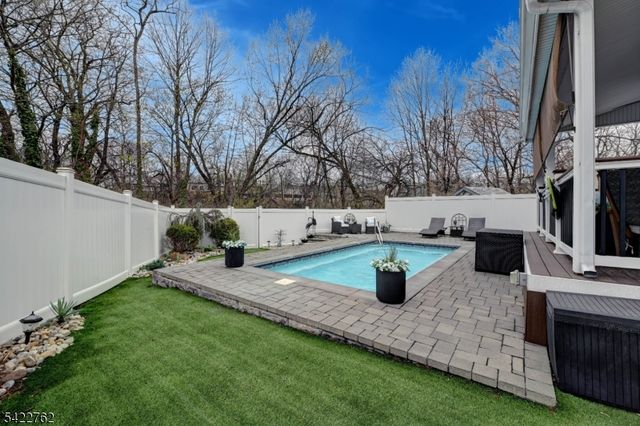 347 W Passaic Ave, Rutherford Boro, NJ 07070