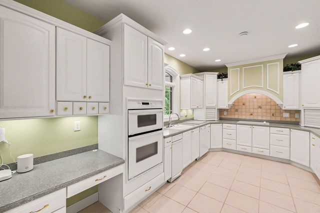 3189 Manor Hill, Latonia, KY 41015