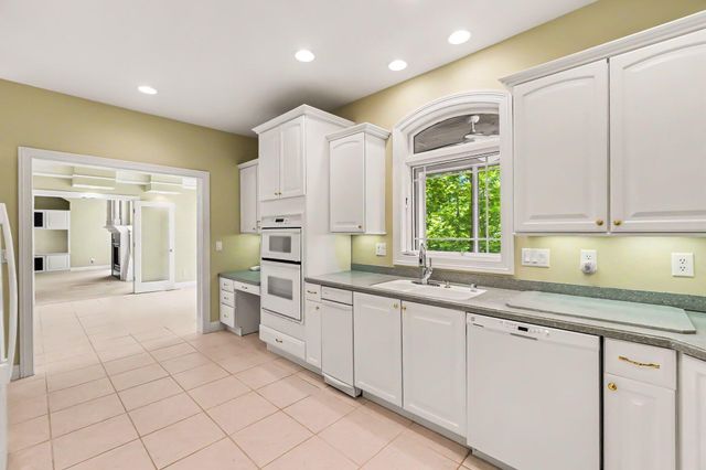 3189 Manor Hill, Latonia, KY 41015