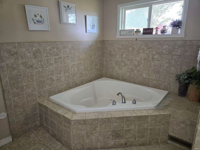 5638 E 400 N, Monticello, IN 47960