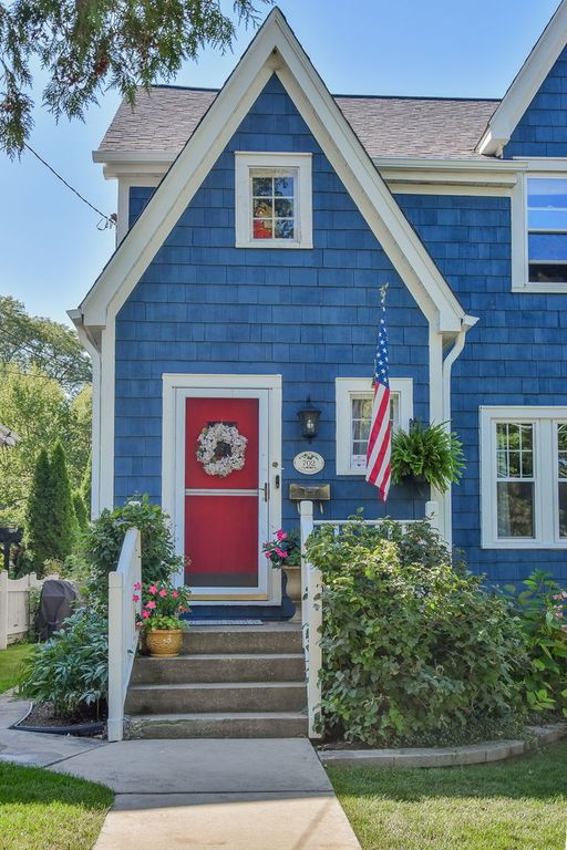 Image 1 of property listing at 702 E Illinois Street, Wheaton, IL 60187