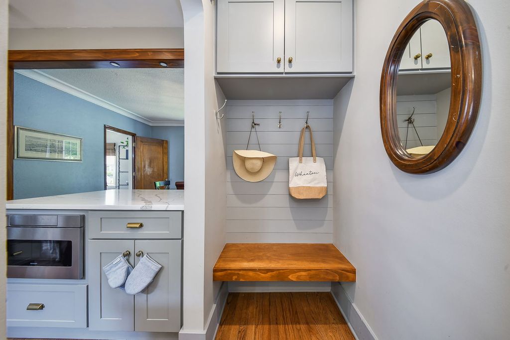 Image 12 of property listing at 702 E Illinois Street, Wheaton, IL 60187