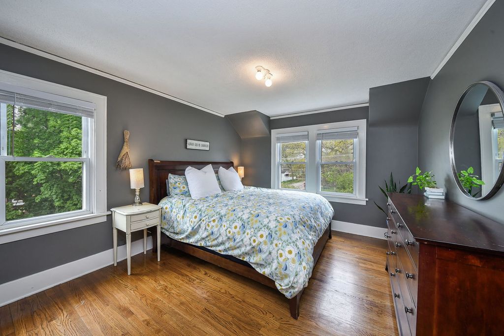 Image 15 of property listing at 702 E Illinois Street, Wheaton, IL 60187