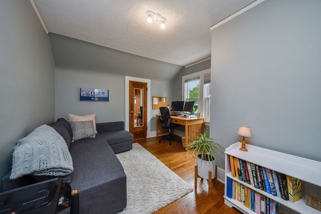 Image 17 of property listing at 702 E Illinois Street, Wheaton, IL 60187