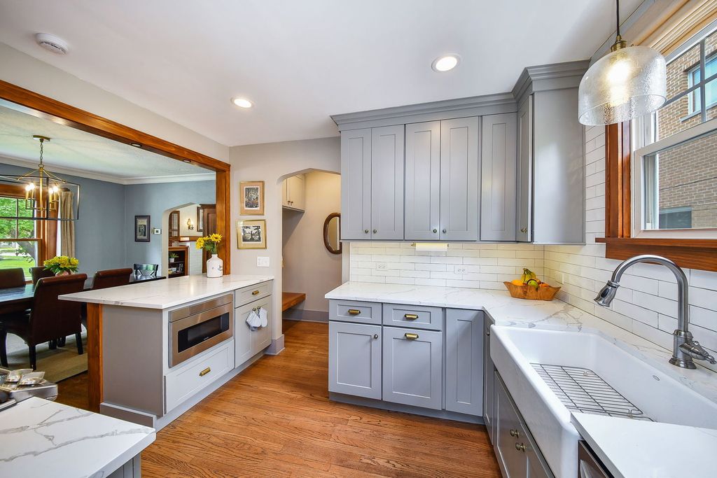 Image 10 of property listing at 702 E Illinois Street, Wheaton, IL 60187