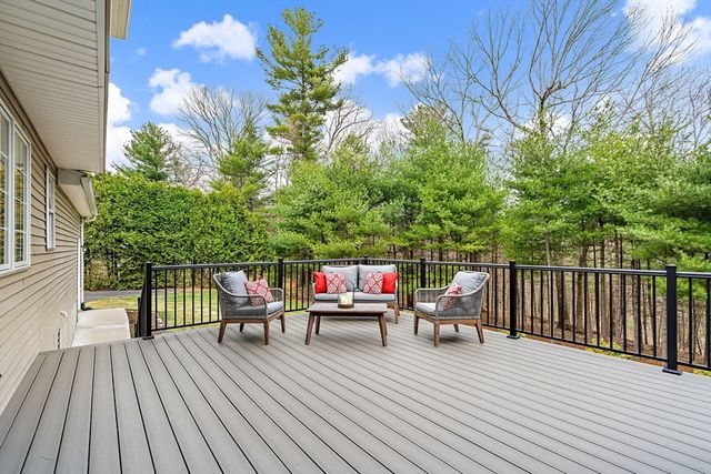 16 Christopher Dr, Grafton, MA 01519