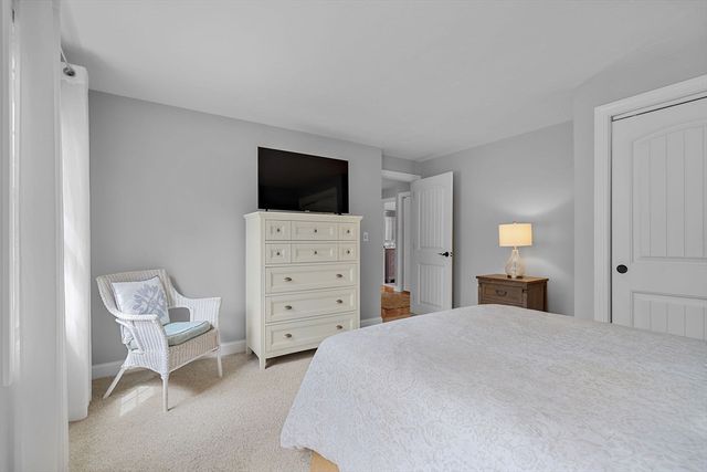 16 Christopher Dr, Grafton, MA 01519